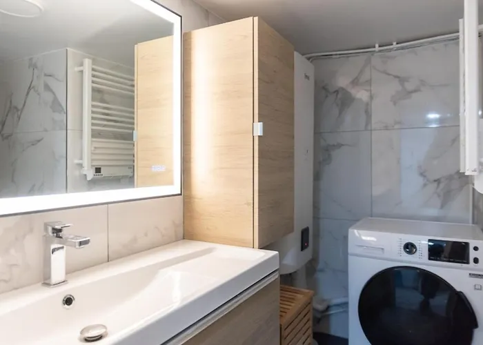 Spacious And Comfortable In 17th